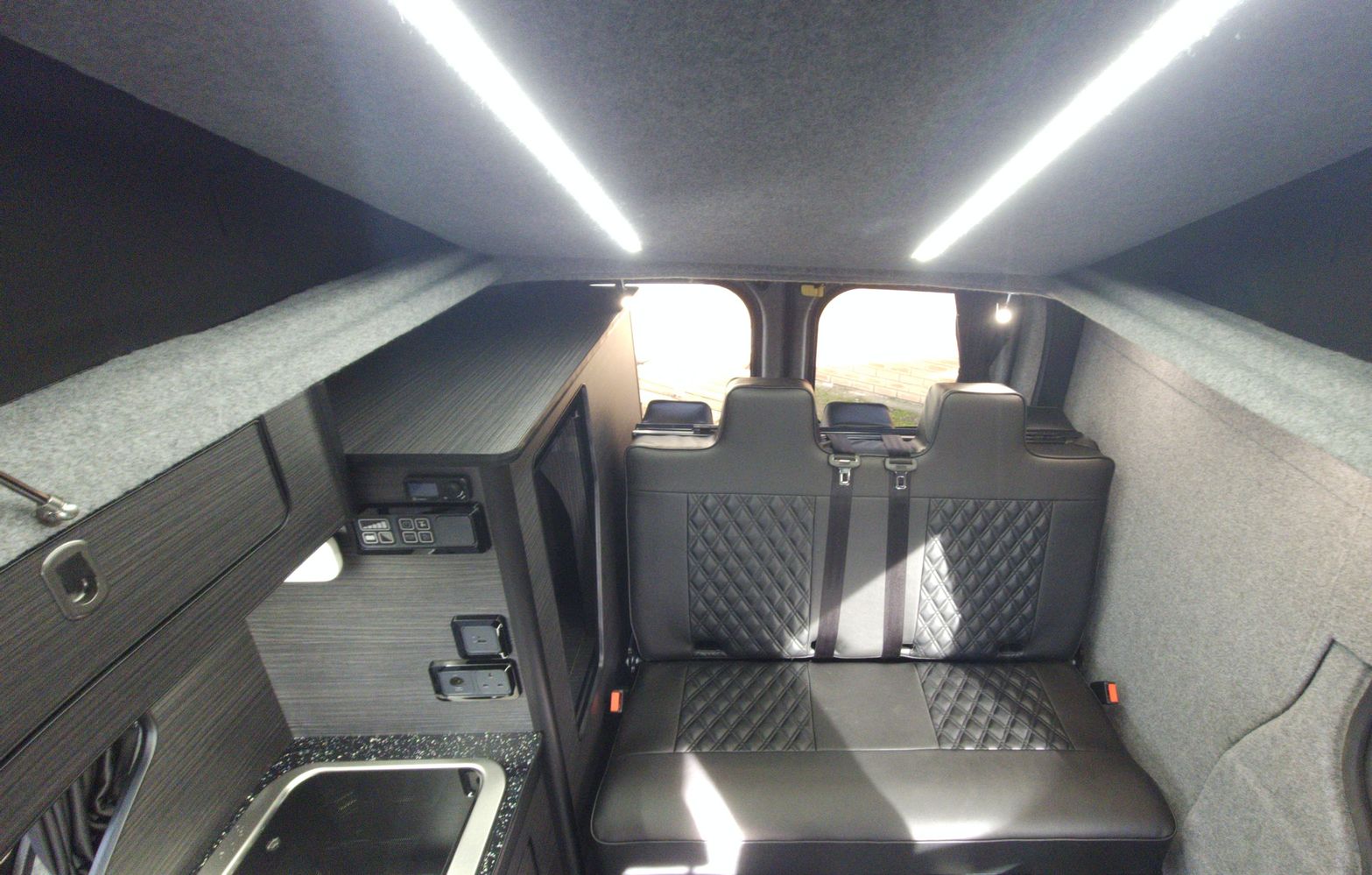 2016 Renault Trafic Sport SWB Campervan - Thumbnail 18