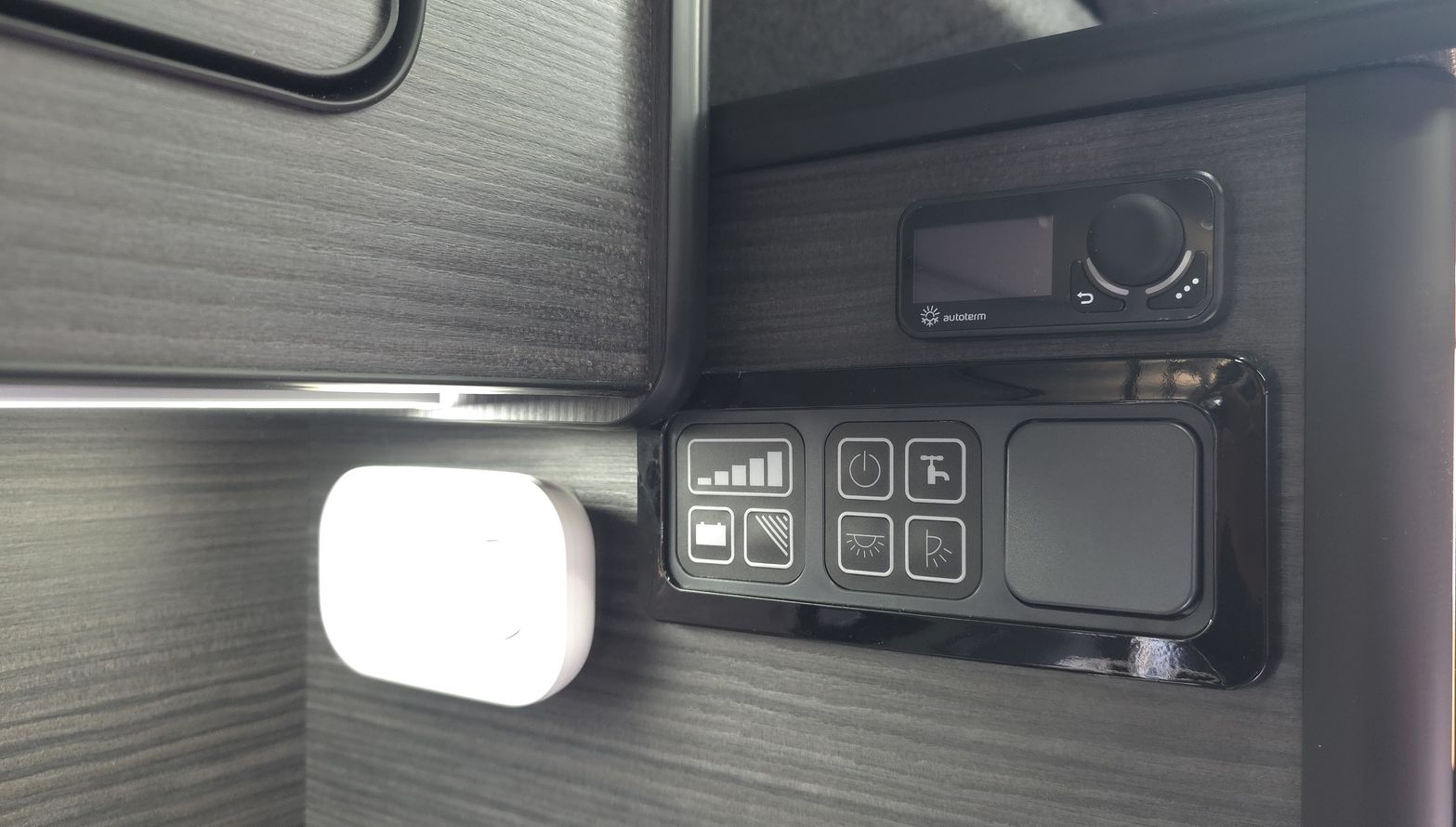 2016 Renault Trafic Sport SWB Campervan - Thumbnail 2