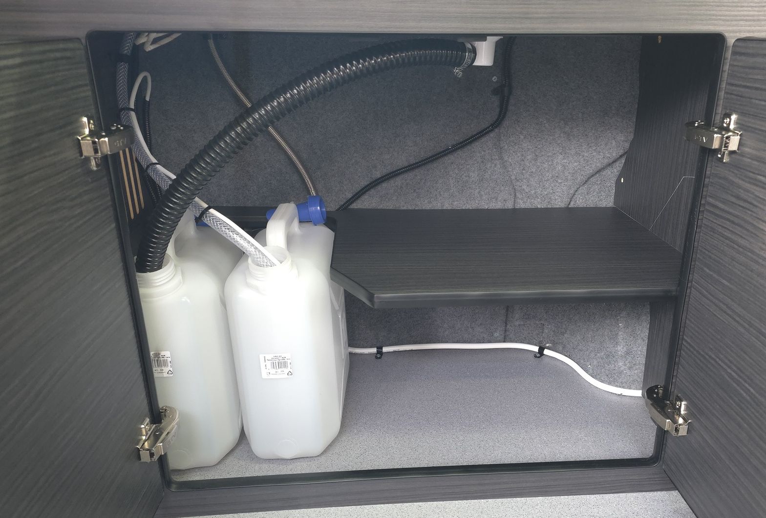 2016 Renault Trafic Sport SWB Campervan - Thumbnail 16