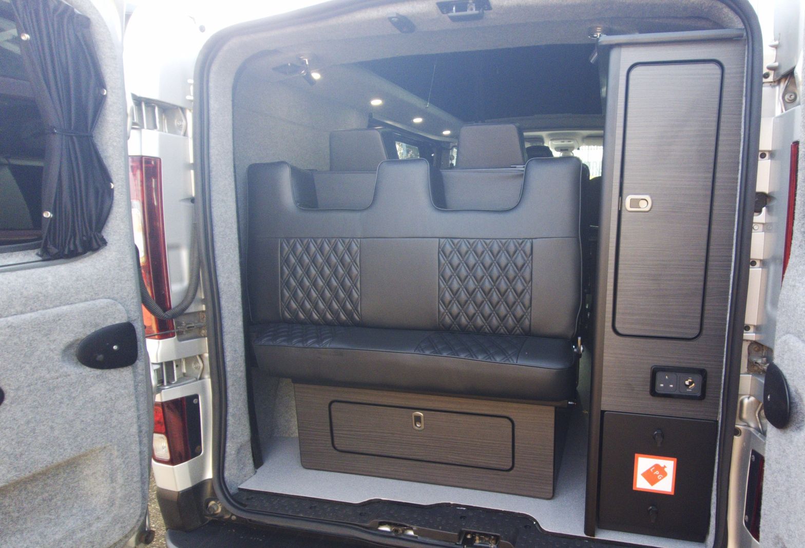 2016 Renault Trafic Sport SWB Campervan - Thumbnail 3