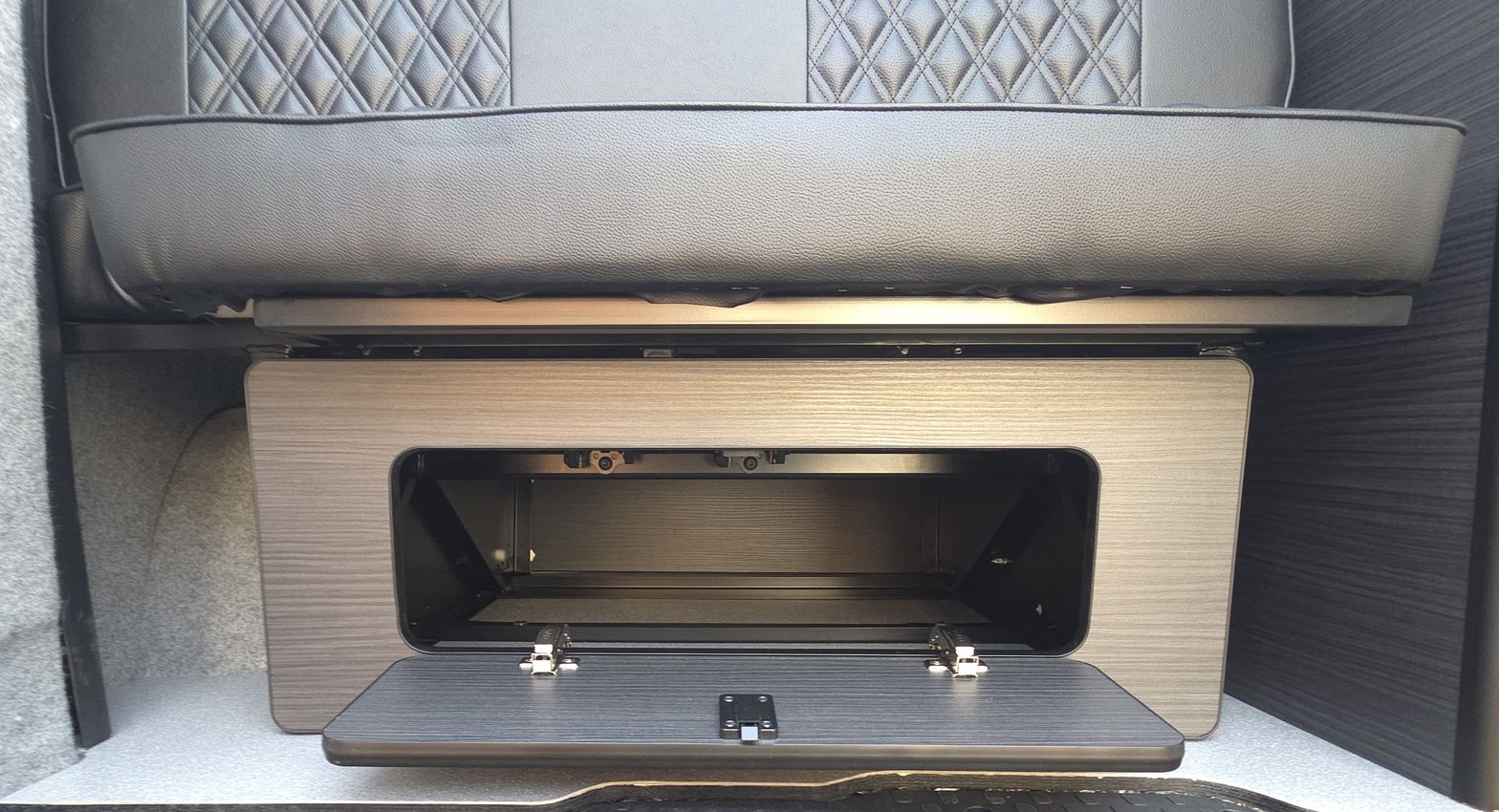 2016 Renault Trafic Sport SWB Campervan - Thumbnail 22