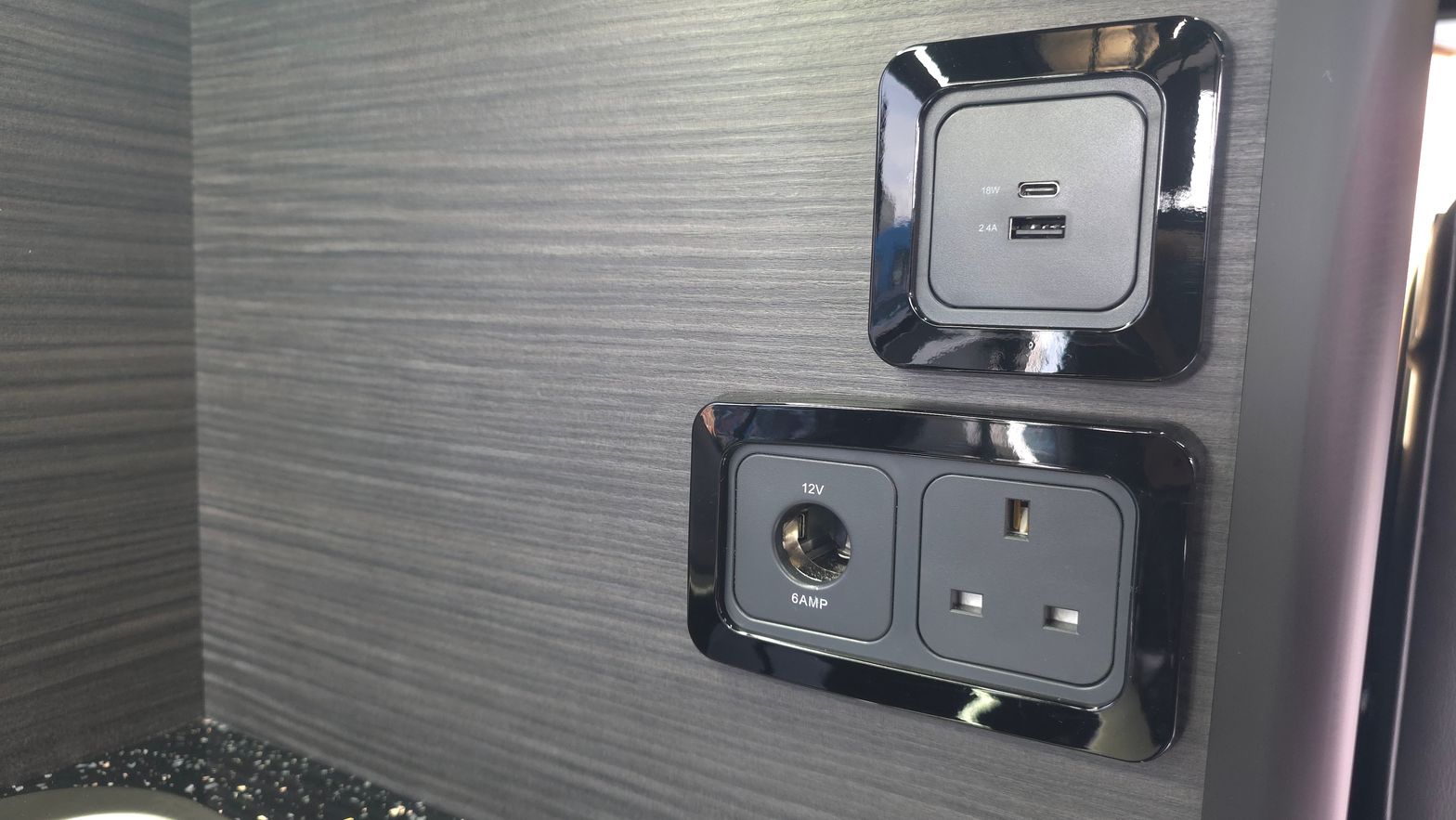 2016 Renault Trafic Sport SWB Campervan - Thumbnail 20