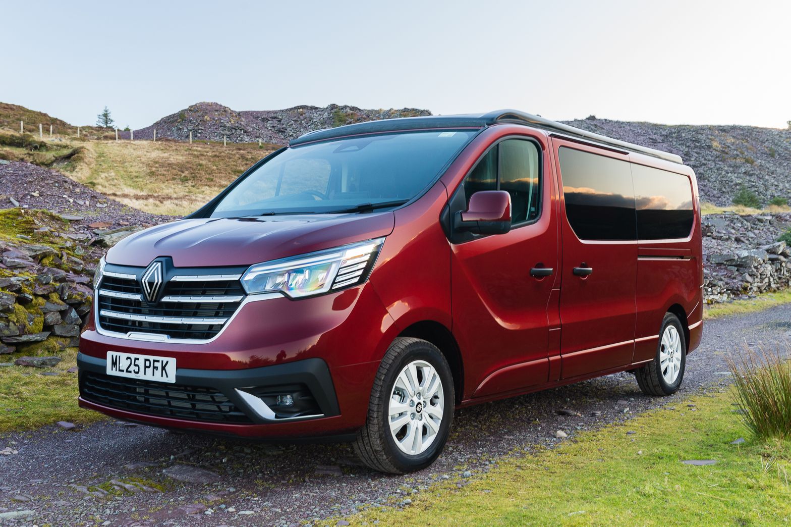 Eryri Adventurer – Pop‑top roof raised